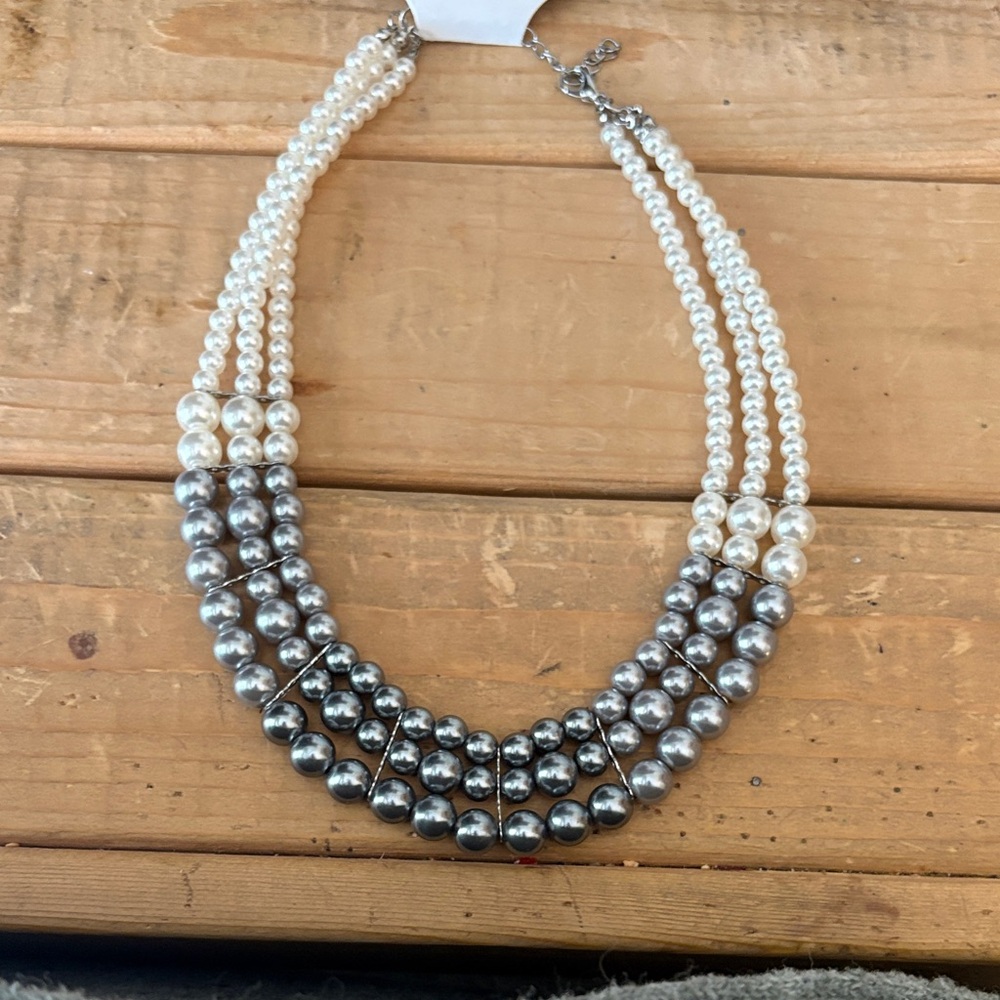 Elegant Pearl and Silver Necklace